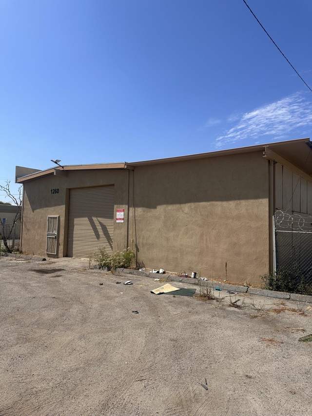 Saviers Road frontage